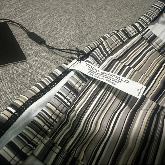 Black and White Swim Brief Sleek Design - Picture 5 of 6